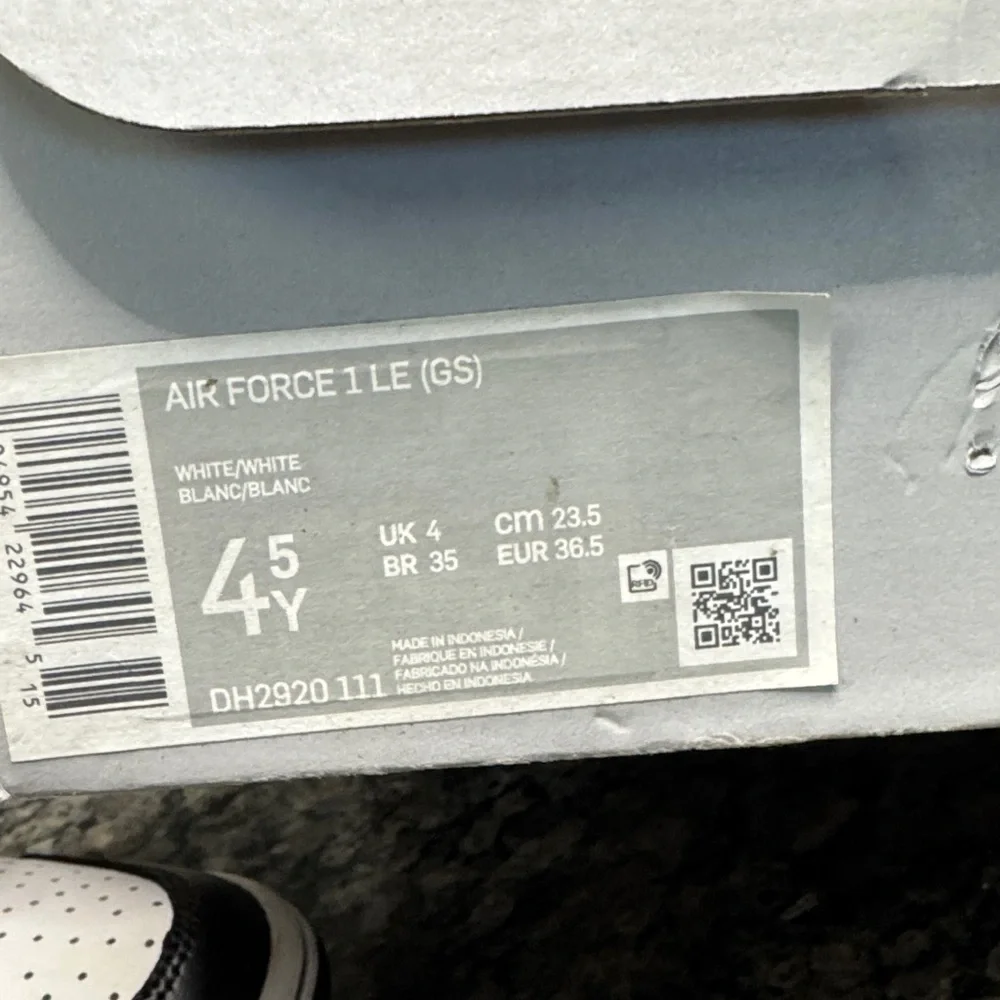 Nike Air Force 1 LE Black and White Sneakers EUC 4.5 Y